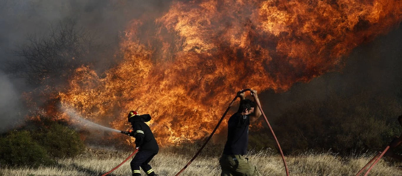 Φωτιά στον Ασπρόπυργο - Υπό έλεγχο το πύρινο μέτωπο και στο Μαραθώνα